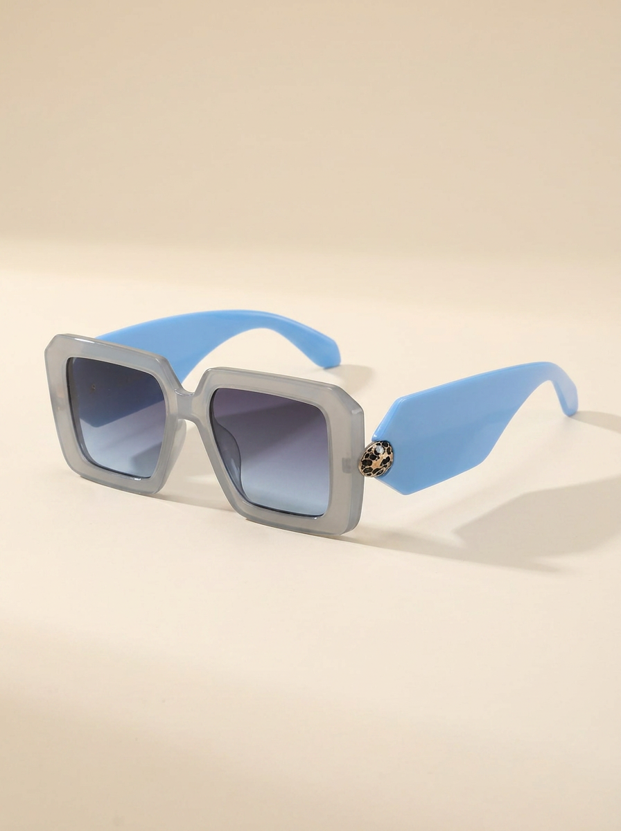 VelouraAvenue Bold Square Sunglasses - Pastel  Blue - Image 4