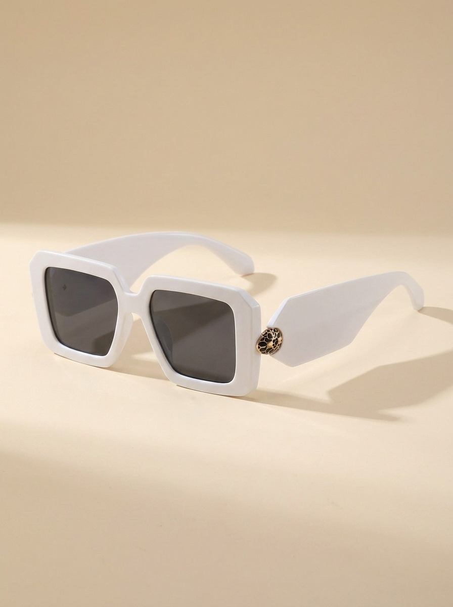 VelouraAvenue Bold Square Sunglasses - White - Image 5